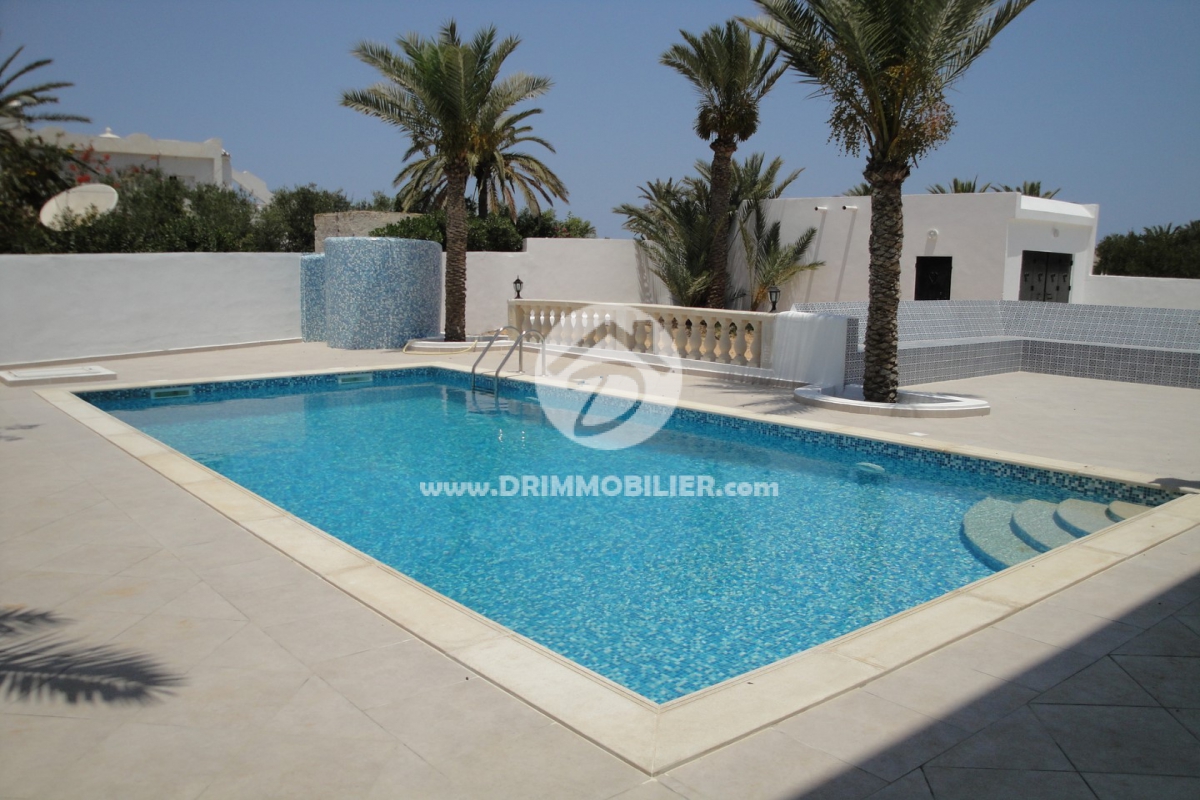 L 58 -                            بيع
                           Villa avec piscine Djerba